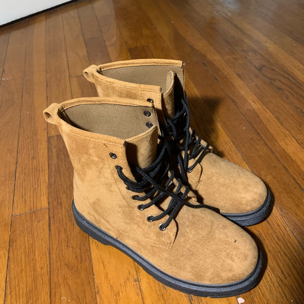 Combat boots